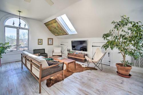 Serene Great Barrington Cottage With Fire Pit!