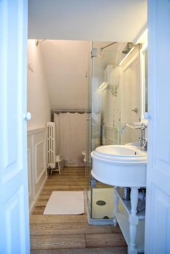 Apartamento La Casa Bianca With A View And Park Included