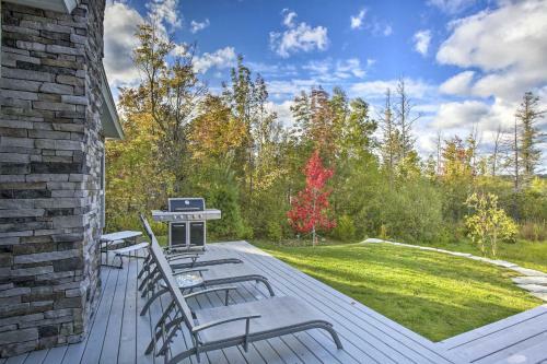 Luxe Lakefront Escape With 4 Kayaks, Hot Tub, Beach!