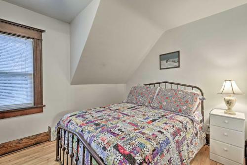 Charming Home Less Than One Block To Lake Superior!