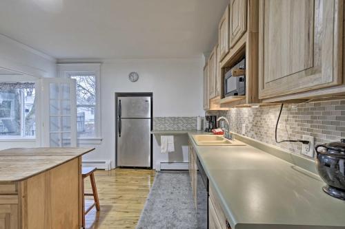 Charming Home Less Than One Block To Lake Superior!