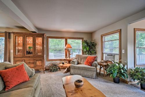 Roscommon Home With Deck, 7 Mi To Higgins Lake!