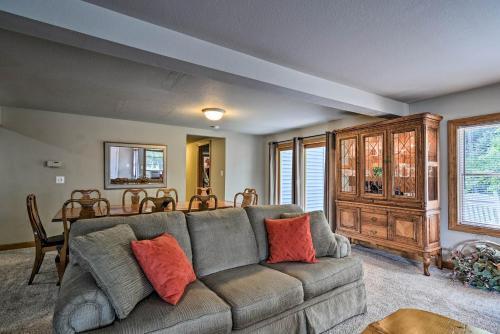 Roscommon Home With Deck, 7 Mi To Higgins Lake!