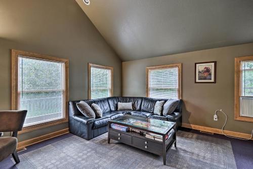 Roscommon Home With Deck, 7 Mi To Higgins Lake!