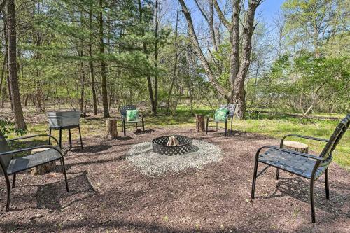 Sawyer Retreat With Fire Pit Less Than 2 Mi To Beaches!