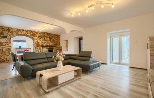 Nice Home In Jadreski With 4 Bedrooms
