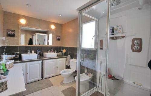 Five-bedroom Holiday Home In Frejus