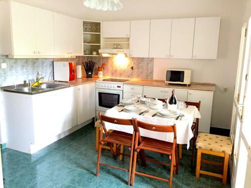 Villa Sebesty�n Apartments