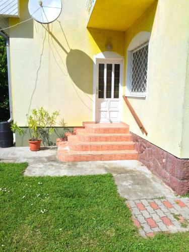 Villa Sebesty�n Apartments