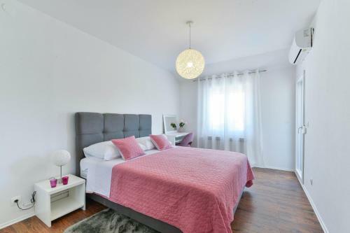 Crowonder Villa Marieta With Swimming Pool