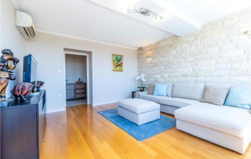 Amazing Apartment In Split With Wifi And 3 Bedrooms