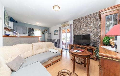 Amazing Apartment In Trogir With 2 Bedrooms
