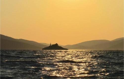 Amazing Apartment In Trogir With 2 Bedrooms