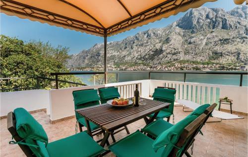 Three-bedroom Holiday Home In Kotor