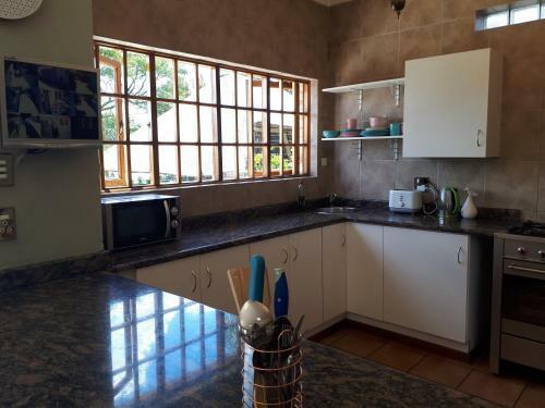 Cottage, Close To Uj, Milpark, Wits