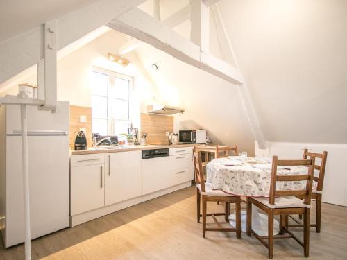 Calm And Comfortable Apartment In Bayeux
