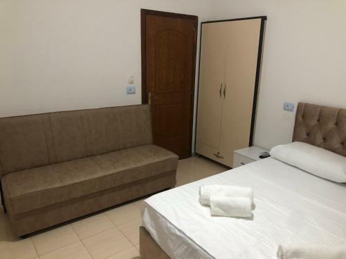 Hostal Elton Tafa Guesthouse