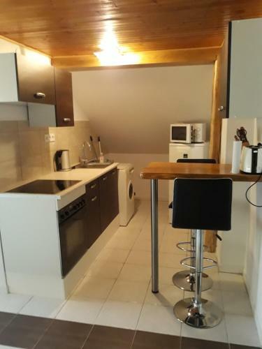 Csal�di Apartman Balatonkereszt�ron
