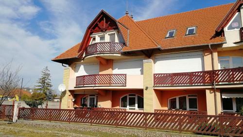 Lelle Central Grand Apartman