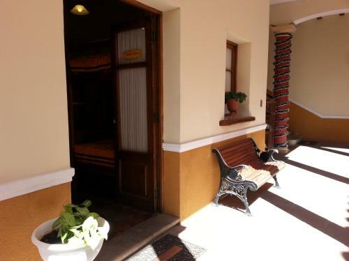 Albergue Villa Oropeza Guest House