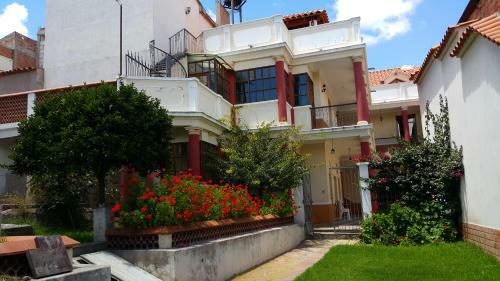 Albergue Villa Oropeza Guest House