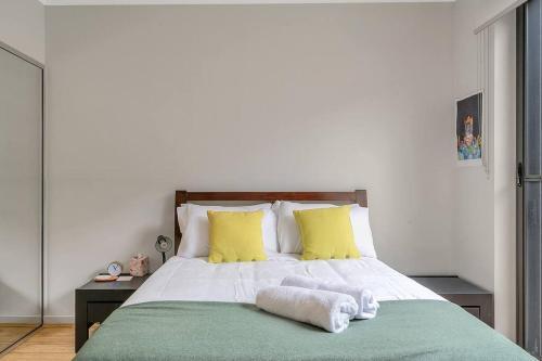 Stunning Urban Retreat / Redfern