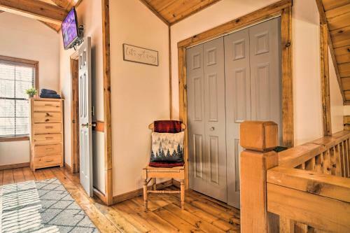 Apartamento Cute And Cozy Creekside Cabin By Pigeon Forge!