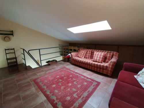 Fant�stica Vivienda Con Amplio Jard�n Y Piscina