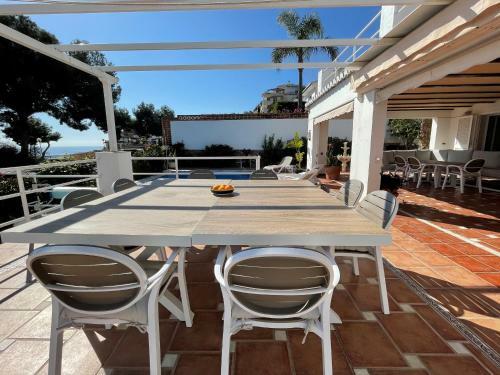 Fab 6 Bedroom Villa With Pool Only Short Walk To B
