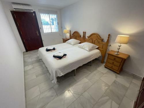 Fab 6 Bedroom Villa With Pool Only Short Walk To B
