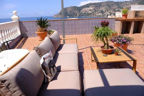 Village Casa With Sweeping Views In La Herradura