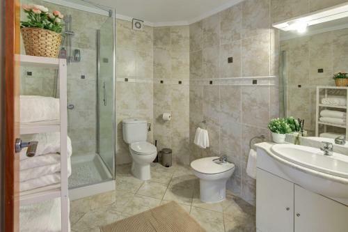 Villa Roses With Swimming Pool & Mountain View