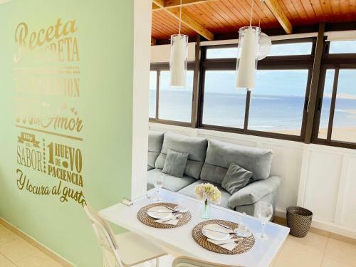 Apartamento Atico En Primera L�nea De Playa De Melenara