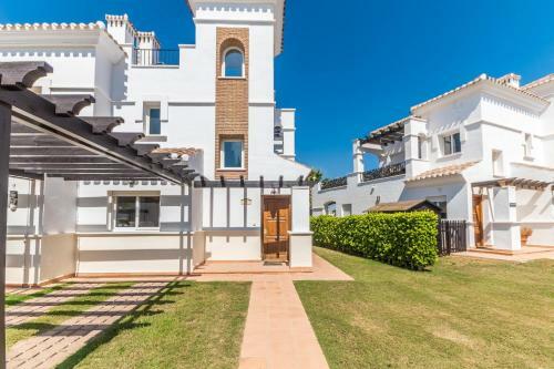 Stunning 2 Bedroom 2 Bathroom Town House - Ce7lt