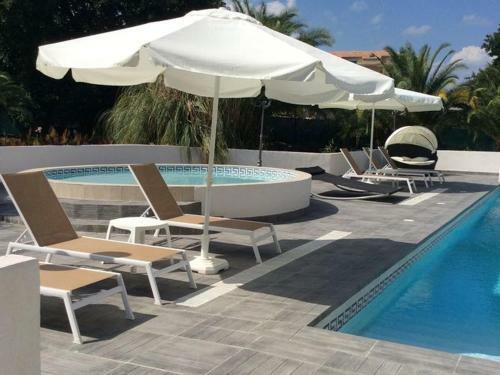 Modern Apartment With Quality Materials And Close To The Beach