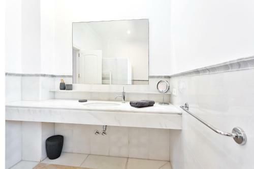 Yolo Spaces - Sotogrande - White House Villa