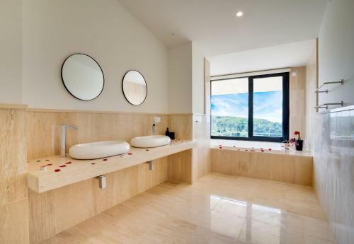 Spectacular Luxury Villa In Complete Silence