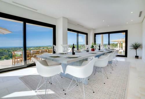 Spectacular Luxury Villa In Complete Silence