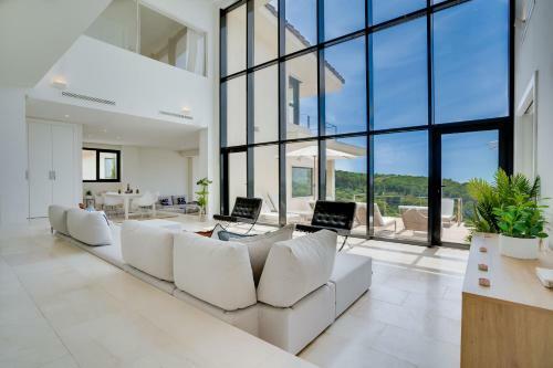 Spectacular Luxury Villa In Complete Silence