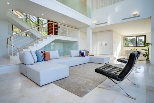 Spectacular Luxury Villa In Complete Silence