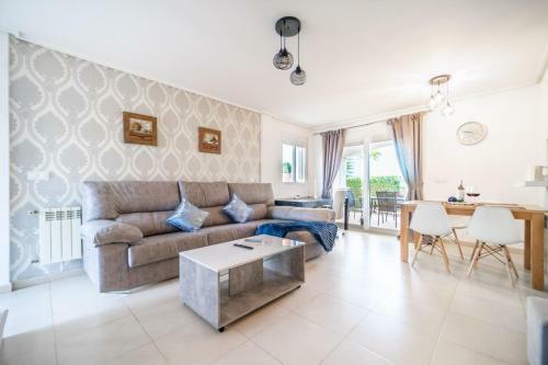 Quaint 2 Bedrooms 2 Bathrooms Town House - La40lt