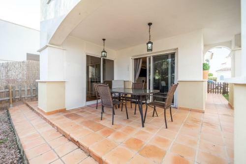 Quaint 2 Bedrooms 2 Bathrooms Town House - La40lt