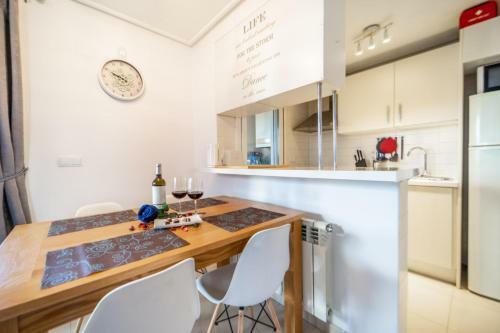 Quaint 2 Bedrooms 2 Bathrooms Town House - La40lt