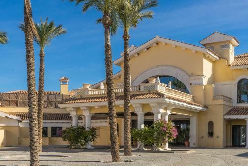 2 Bedroom Apartment With Stunning Views Central Location - An1221lt