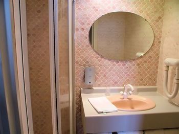 Hotel Logis Auberge � La T�te De Lard