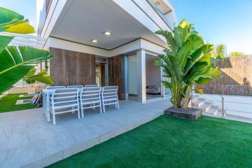 Stunning New Build 3 Bed Villa With Private Pool