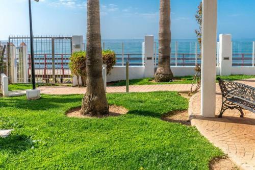 Apartamento Beachfront 1br With Swimming Pool, Parking & AC