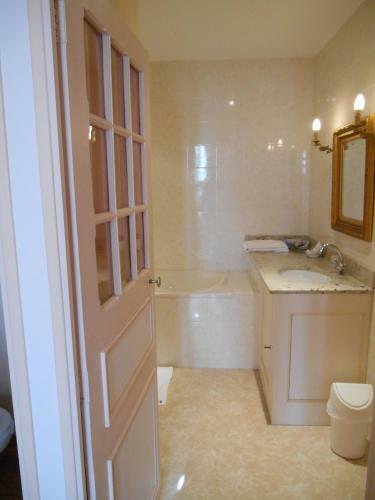 Hostal Chateau De La Folti�re