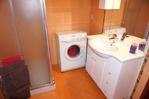 Wonderful Apartment In Residence With Pool - Great Location