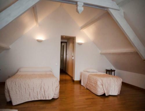 Hostal La Tour Des Plantes